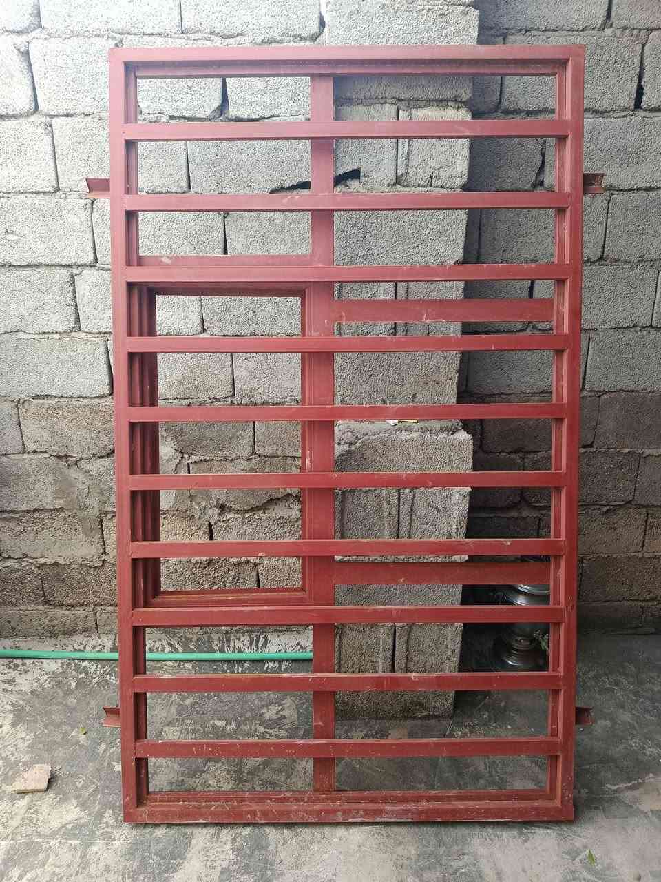 السلام عليكم عندي باب وشباك جديد ما مستخدم للبيع الاستفسار او الاتصال على الرقم ***********
