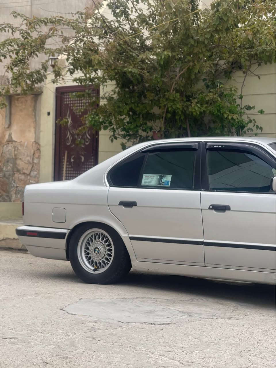 bmw 1990 520i                                                                         فوول مواصفات بس کیر عادیی رقم اربیل رقم جدید دفتر بنزین موجود تحویل وکالە بشرطا سیارە بدون ظربە                                *********** 📞.                                                           مراوس حسب قناعە كركوك, العراق
