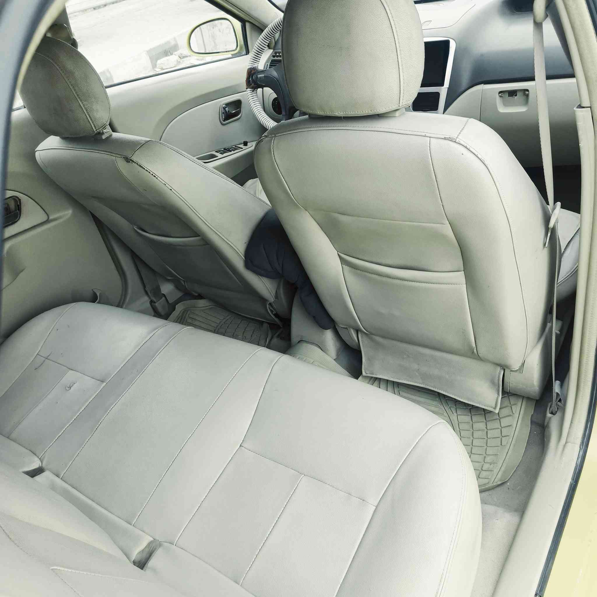 سلام عليكم سياره البيع شيري فلاوين مديل 13كفاله عامه رقم احمر راعيه بل رميثه الهيئه واغرمات على المشتري تكفل سرقه وعشأر وطلب السعر 17وبيه مجال...... ترهم مراوس وبيع‏‪***********‬‏
