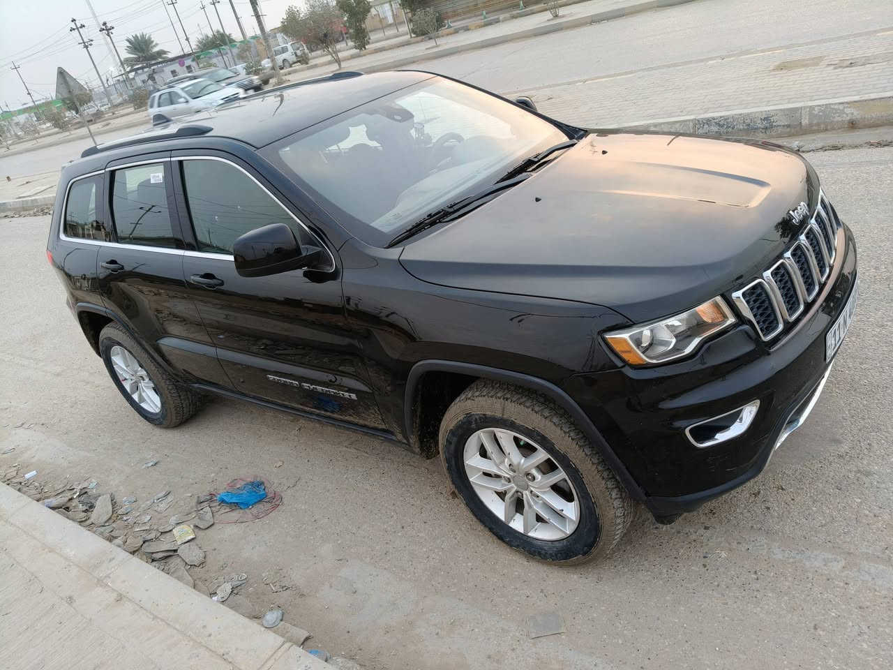 السلام عليكم جيب لاريدو 2017 كلين تايتل بيه تقرير مياه شرط تعمل وتسير سيارة على وضع الشركة كفالة عامة حتى الدعاميات بدون ضربة ولا صبغ ولا تبديل سيارة جديدة وبرغي نقص مابيه السعر 180وهاذا رقمي مكاني ديوانية 
*********** مواصفات نص فول 
بصمة +كامرة خلفية+حساس 
تشغيل عن بعد 
شاشة جبيرة 
شفتات ستيرن 
اطفاء ذاتي+توقف ذاتي رقمه بغداد باسمي السعر 180مكان السيارة الديوانية واي ستفسار اتصل ماجاوب خاص ***********
