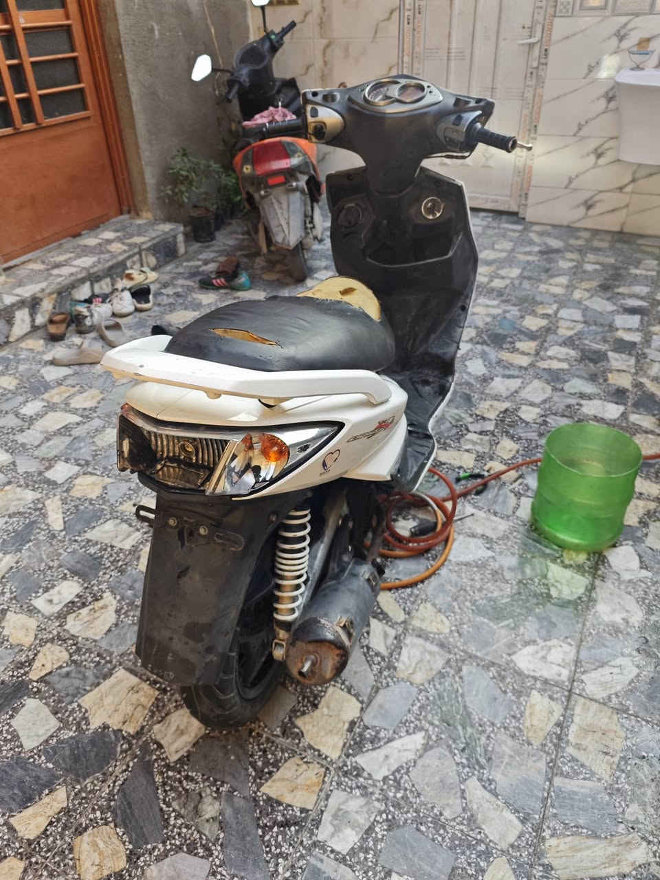 السلام عليكم سكنس فحل كابريتر للبيع لو مراوس  كلشي شغال سعرة  مكاني بغداد شارع الفلاح سعرة 500وبيهة مجال 
***********
