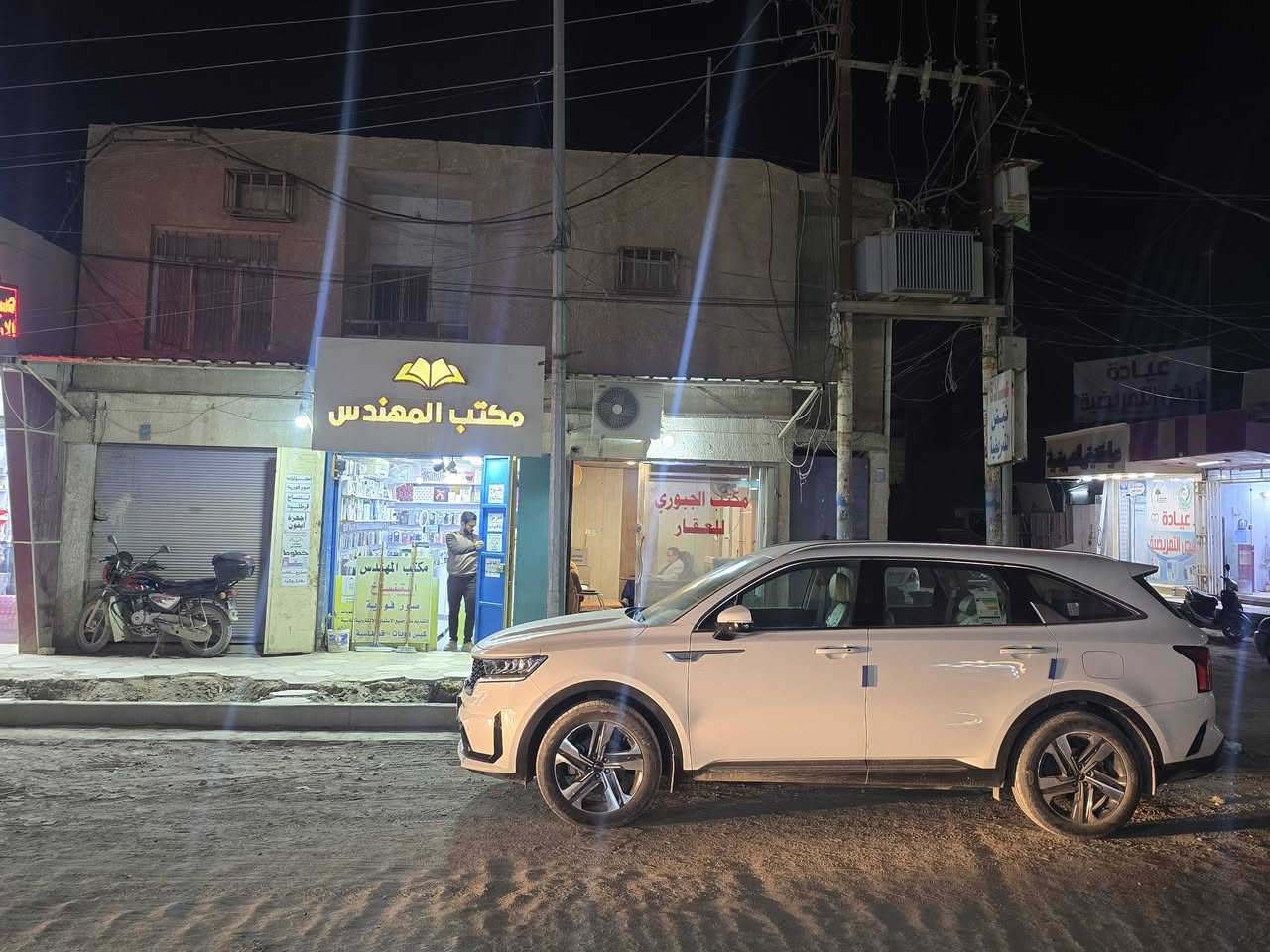 سلام عليكم بنايه تجاريه للبيع  مساحه 208 ركن بنايه قديمه في حي الامام سعر المتر 6 مليون  للستفسار الاتصال على الرقم ***********
