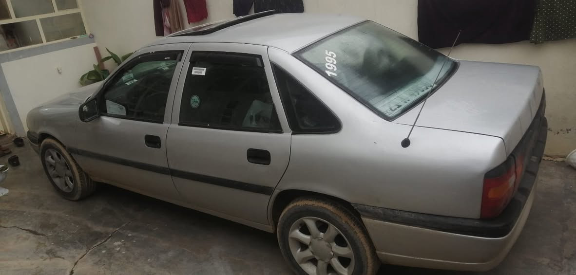 أوبل فكترة موديل 95 رقم سليمانيه رقم دولي بأسمي شرط التحويل بدون ضربة بدون خياس  سنوية جديد لل2030 رقم***********سعرها 47وبيها مجال
