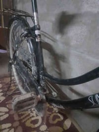 السلام وعليكم بايسكل للبيع السعر 75حجم26رقم اسيا فقط اتواجد واتساب فقط...