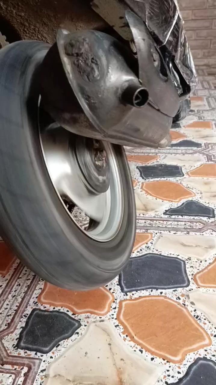 السلام عليكم عندي دراجه تسعه قجمه كهربايات شغاله ما مفتوحه سرعا 80 السعر 250الف وبي مجال قليل مكاني البصرة حي الخضراء مقابيل محد النفط يم صيدله الندى الرقم ***********
