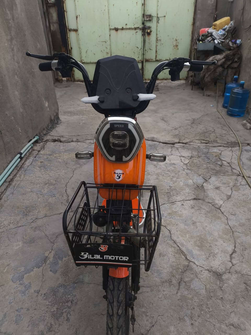 السلام عليكم
اخوان دراجه شحن حجم 20
دراجه لايت زنون بك لايت 
دراجه اربع سرع
دراجه خير من الله 
السعر ب 350وبي مجال 
رقمي ***********
وفيس هم موجود واتساب هم
