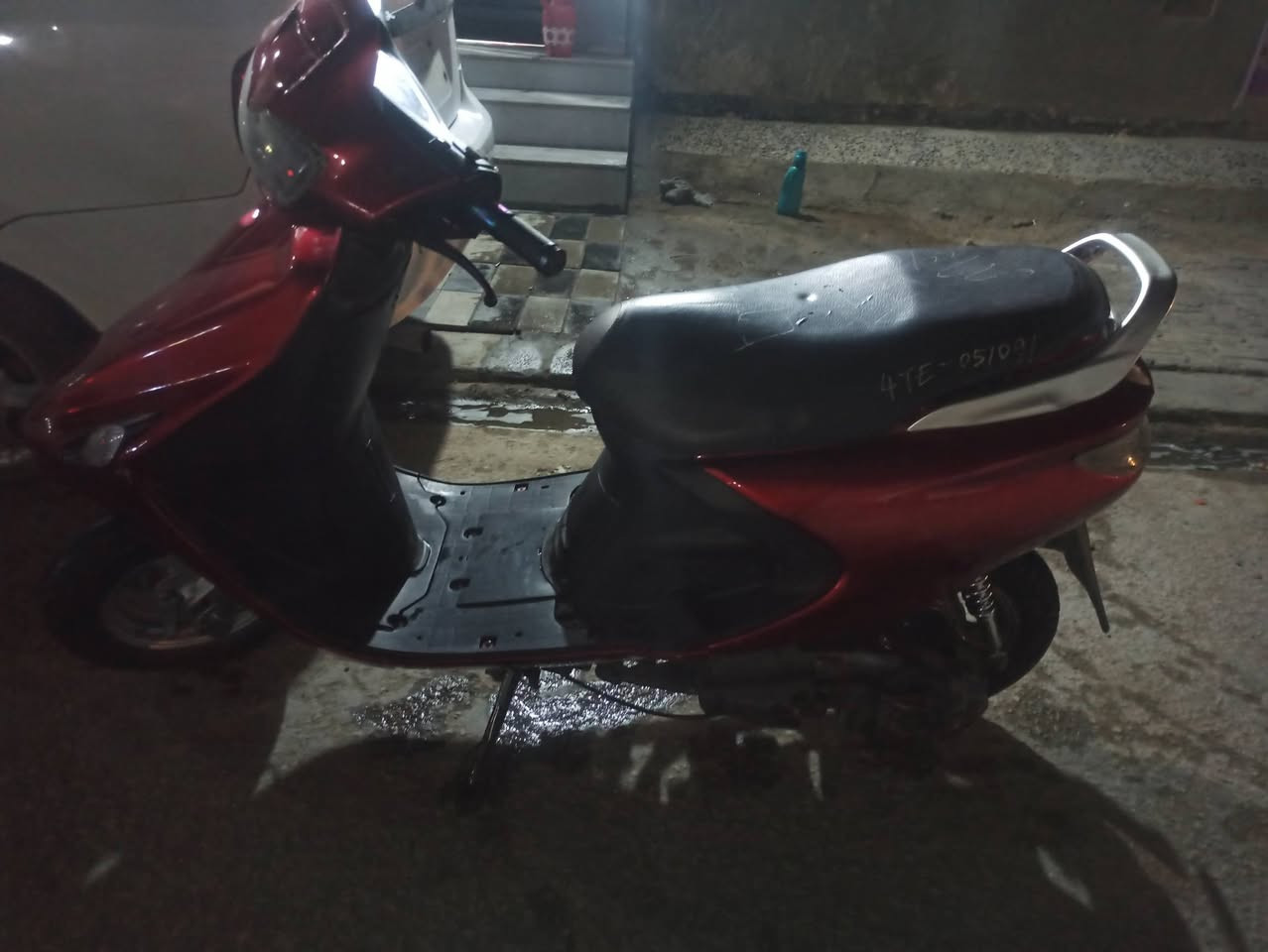 السلام عليكم دراجه شوفت عينكم ما ناقصه شي كهربائيات كله شغاله باتري سلف هندر صالنصه رياضي fm كفرات مختم تايون دبلات وره كدام هورن السعر 475 وبيه مجال للشراي متواجد ماسنجر او الاتصال علئ الرقم ***********
