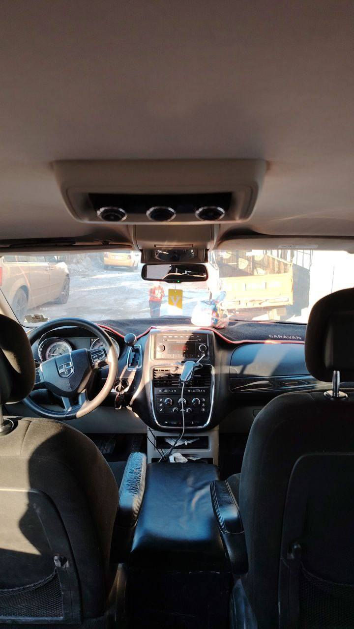 السلام عليكم 
من رخصه الادمن
كرفان موديل 12 
3قطع تبريد 
كشنات بلع 
محرك كير تبريد ممتاز
سنويه لل30
بيبان ميكانيك 
ماشيه 116 الف ميل
مكانها جميلة الثانيه
السعر 110وبيها مجال 
***********
