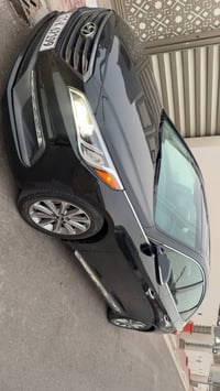 السياره جديدة لوك حادث شويه بجاملغ والباب وبدلتهن لون بدون صبغ والقديم...