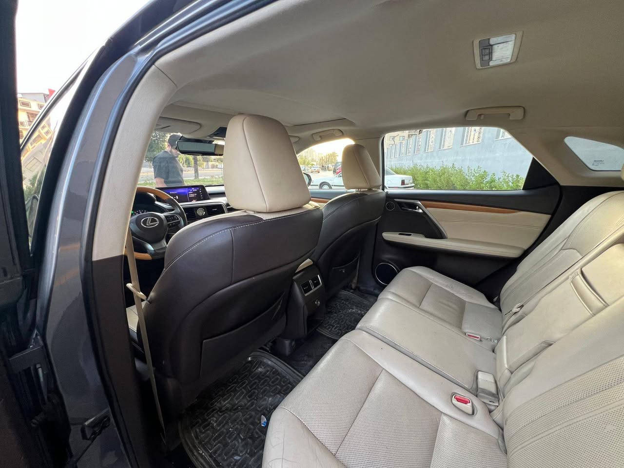 السلام عليكم 
لكزز موديل ١٧ 
رقم اربيل جديد هزة جديدة لل ٣١ بسمي تريد وكالة تريد تحويل 
فول مواصفات للاخير 
لكزز RX350 امريكي 
الحادث جاملوغ فقط بدون دواخل بدون ارباك صور الحادث موجودات 
بدون دواخل بدون ارباك 
السعر ٢٦٥ وبيه مجال 
👆***********
