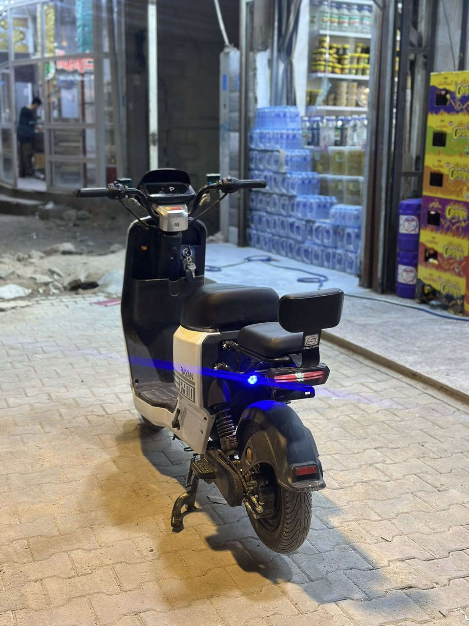 السلام عليكم دراجة R900ريان دراجة جديده كلش ما بيها نقص ونضيفه حجم البطاريات 32 مسخدم شهر واحد فقط السعر 580الف وبيها مجال للشراي 
***********
