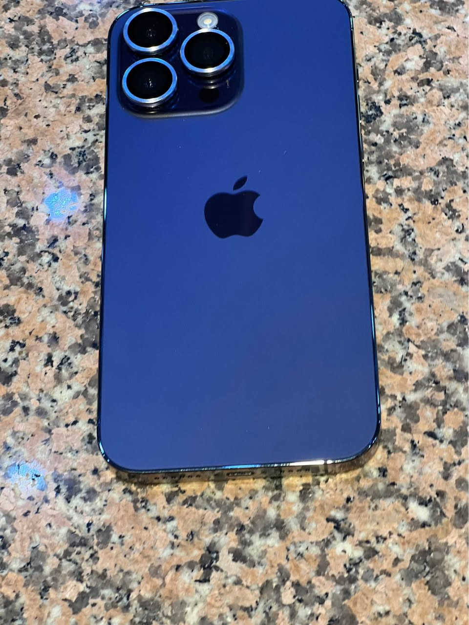 ايفون 14 برو ماكس  IPhone 14 Pro Max 
للبيع او مراوس ب 15 برو ماكس بنفس نظافته 
جهاز نظافه فول 100 بالميه 
ذاكره 256 
نموذج AA/A شرق اوسط
باكيته وياه 
ماستر من شركة عالم القلعة
حاسبة كله Normal كل التفاصيل بالصور
مكفول من كلشي تاخذه من باب بيتي
بطارية 85 حاسبة 84 جهاز على اخر تحديث 26.3

سعر مال بيع 
895 الف مستعجل 
وياه شاحن اصلي و كفر ميكا سلف و لسكه مضلله ولسكات عدسات كاميره كلهن اصليات واحن نوع هذني وحدهن يطلع سعرهن 75 اخذهن بلاش

مكان بغداد / الكريعات
*********** بغداد, العراق
