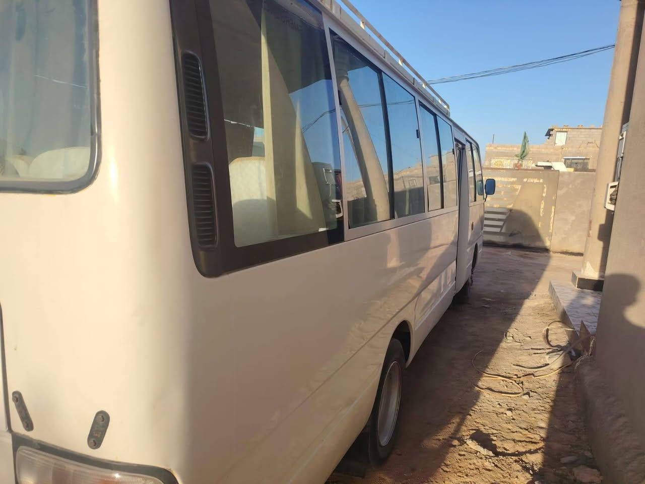 سلام عليكم كوستر البيع 2009 مكينه كاز جديده تخم تاير مفحوصه شركه بيه باج رقم اربيل بسمي تبريد ثلج سياره مكفوله السعر185وبيه مجال*********** مكان بصره الدير
