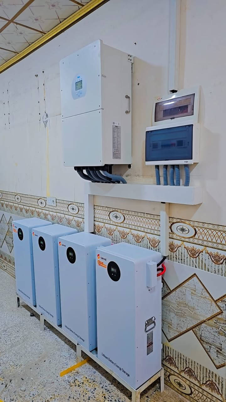 📅 تاريخ اليوم: [2026/3/14 ]
🔆 تنصيب منظومة طاقة شمسية 🔆
 تم بفضل الله تجهيز منظومة طاقه شمسية لمنزل الأخ رياض الجواد قرية لزاكه ضمن الرقعه الجغرافيه لمحافظة كركوك تجهز المنضومه المنزل ب 50  أمبير نهاراً بالاضافة الى 50 أمبير ليلاً 
مكونات المنظومه
🔵 الواح  حجم 615 واط بايفشل ذات كفائة عالية.عدد 19

🔵جهاز انفيرتر حجم.16kw(72 امبير) 

🔵بطاريه ليثيوم حجم14.3kw عدد 4

شركة خليل العزاوي للطاقة الشمسية 
العنوان:
الفرع الاول: كركوك سايدين الواسطي قرب مجمع مينا

الفرع الثاني: قضاء الحويجة السوق الكبير قرب جامع الحاج عبد الواحد
.................................................................... 
ملاحظة مهمة جدا:عند حدوث أي خلل بمنظومتك عليك بتصوير فيديو للشاشة الانفيرتر لحظة حدوث أي خلل ومن ثم إرسال رسالة عن طريق الواتس آب إلى أي رقم من هذه الأرقام أو مراسلة الصفحة عن طريق الفيس بوك ليتسنا لنا معالجة الخلل بأسرع وقت ممكن وتستمر منظومتك بالعمل على مدار 24 ساعه.
.............................................................................
للحجز والاستفسار الاتصال او مراسلة الأرقام التالية  أو مراسلة البيج عن طريق الماسنجر :

ابراهيم :***********_***********

عواد :***********-***********

موسى :***********_***********

عيسى : ***********_ ‭***********

🕒 أوقات الدوام:
من الساعة 9 صباحًا إلى الساعة 5 مساءً

#شركة_خليل_العزاوي_للطاقة_الشمسية ☀️
#الطاقة_الشمسية_مستقبل_العراق
