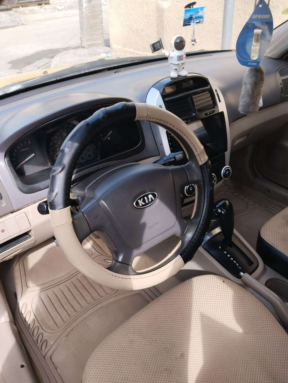 كيا سبكترا 2007 وارد امريكي مكينه وكير جدد مكينه 2000 دوش تبريد ثلج شاشة + كامرة خلفيه صدر امامي خلفي جديد تخم تاير تخم ويل دوشمة ارضيه جلد كهربائيات كلها شغاله مصفره هيئة وغرامات رقم بغداد دولي بأسمي شرط التحويل مكاني بغداد البياع تقاطع درويش السعر 75$
***********
