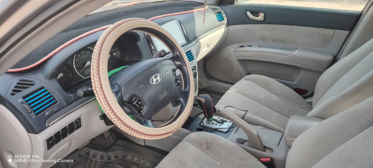 السلام عليكم سوناتا للبيع موديل 2006 وارد أمريكي مكينه 3300 سعر 85 وبيها مجال قليل عنوان بابل جبله شراي يتصل ***********
