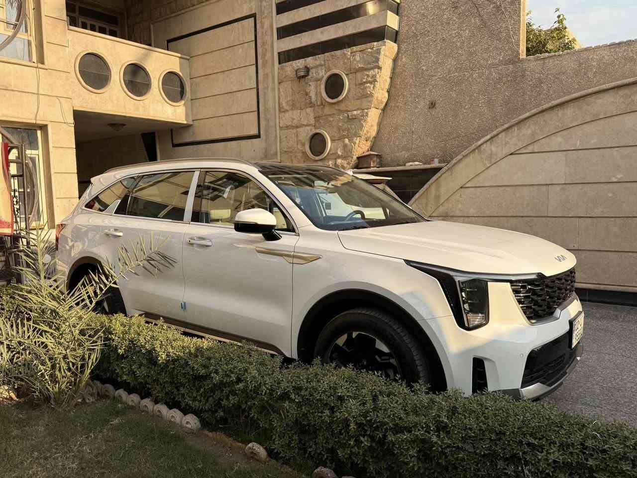 السلام عليكم 
سورنتو ٢٠٢٥ 
٧ راكب
محرك ٤ سلندر 2.5 Mpi.
وكالة اكدال داخل الضمان 
ماشيه 20,500 كيلو متر 
رقم اربيل
مكفولة من كلشي  
—————————————————
بصفة ابواب و تشغيل 
داخل ابيض جلد 
شاشه متصل تدعم ابل كار بلي 
صندوك كهرباء 
بانوراما
انارة داخلية متغير 
لايت LED امامي خلفي 
تبريد ٣ قطع 
—————————————————
السعر 29,600$ و بيها مجال
مكان السياره زيونه 
رقمي 
***********
متواجد واتس اب
