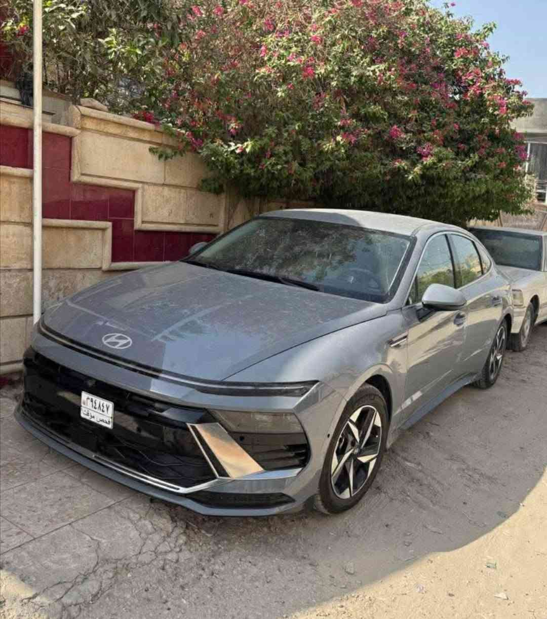 سوناتا ٢٤ لون مميز اسمنتي حادثها خفيف حداديه السياره جاهزه تترقم أي محافظه موجوده بالحله *********** واتساب ماشيه ١٣(حره) سعرها ١٧٨ بيه مجال
