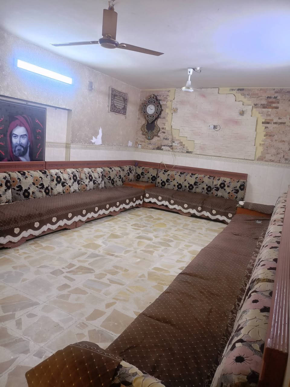 السلام عليكم بيت للبيع الامين / السده/  بالقديمه
بيت طابو صرف مساحه 212م جبهه 12 ونزال 18البيت يحتوي على كراجين أستقبال مع هول و5 غرف نوم  مطبخ وصحيات عدد 3  و. وحده خارجيه 

وسطح كبير البيت نظيف جدا 

تواصل وياي وازودك بمقطع فديو للبيت مع شرح كامل بالفديو***********  بي واتساب او اتصل( اعتذر من اي تعليق او ماسنجر) ما ارد التواصل عن طريق الواتس او تتصل ع الرقم
