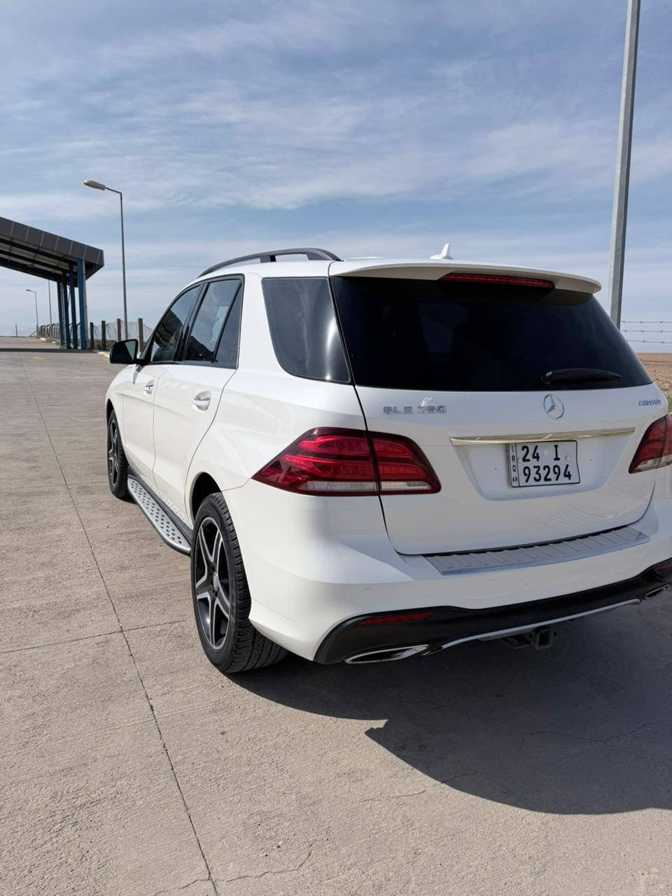 موديل 2016 السعر 225$بيها ثلاث قطع بولند وجاملغات  داخلة كلين هنا الحادث ايرباك راجع سستم شركة كات AMG فول سلايت عدا بانوراما العنوان بغداد كرادة رقم الهاتف ***********
