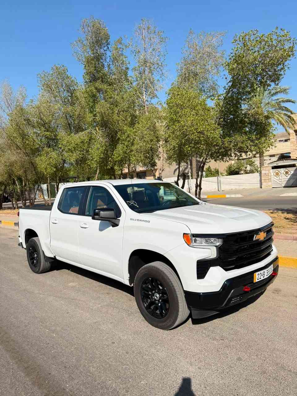 السلام عليكم 
شوفر سلفرادو 2025 
دبل قمارة باب طويل بدي قصير
اللون ابيض 8 سلندر 5300
تو ويل 2X4 فول مواصفات دشبول حديث
الحادث بالمنشور الصور بنيد مبدل و جاملغ وبدنه فقط 
رقم أربيل  السعر (285$) وبيها مجال 
***********
***********
