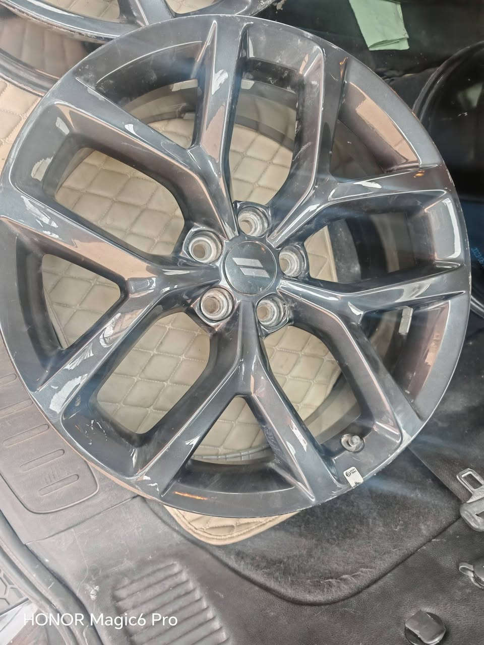 سلام عليكم من رخصة الادمن عدي هذا للبيع مل جاجر  حجم ٢٠ أصل اتصال على هذا رقم ***********
