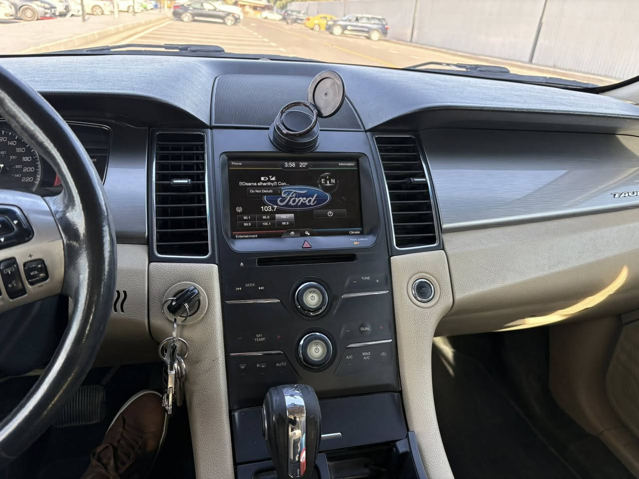 السلام عليكم 
فورد تورس خليجي sel شركة نيڤا على ايدي موديل ٢٠١٤ 
استلام شركة 
سلايد 
كاميرات خلفية 
ويل ١٨ 
حساسات خلفية
تحكم جهتين 
شاشة جبيرة 
وباقي المواصفات معروفة 
ماشية ١٧١ الف كيلو 
بيه بارد بالجاملق الامامي عكس السايق السكن تقريباً شبر وبارد جاملق الخلقي بالهلال 
السعر ١٤٠$ 
بس بيع بدون مرواس


**إذا كنت صاحب هذا الإعلان وتريد حذفه لأي سبب، رجاءا أرسل رسالة إلى الدعم الفني**