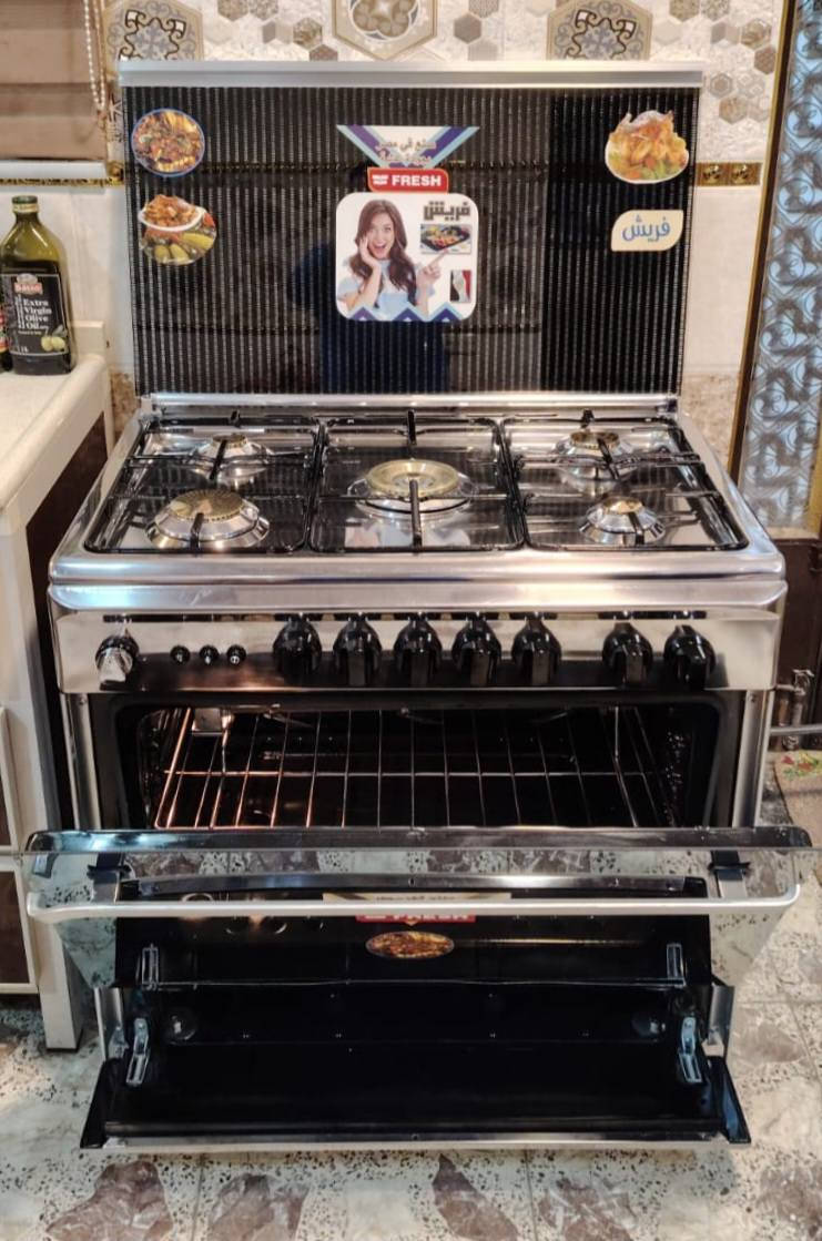 ❣️طباخ فرش FRESH مصري للبيع❣️
الطباخ جديد استعمال 5 اشهر استعمال قليل كلش الفرن والعيون.
✅️ حجم 80×60. (( الحجم المرغوب ب 5 عيون ابو الفرن الواسع الجانبو)).
✅️ الطباخ سل ستيل كامل.
🔥كل العيون والفرن نااااره زرررركه🔥. 
 وكل الكهربائيات تشتغل فووول.
🔴 السعر 250 قفل 🔴 السعر مابيه مجال.
***********
