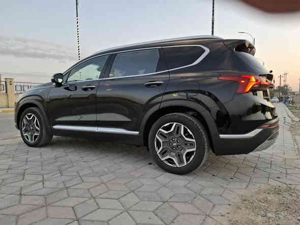 هيونداي سنتافي ليميتيد .2023
HYUNDAI SANTA FE LIMITED 
سنتافي  لمتد فول ١/١ رقم بغداد بأسمي
 بنزين حجم المحرك ٢٥٠٠ سي سي وارد امريكي ضررها بنيد وجاملغ ايمن ومكفوله شواصي ولغود وشغاله من امريكا ماشية ٤١ الف 
رقم الهاتف *********** // ***********
السعر ٢٢٥  
المواصفات:-
١- مفتاح ذكي بصمة + التشغيل عن بعد .
٢- نظام اوتو بارك / تقديم و ترجيع السيارة بالمفتاح الذكي والتوقف الذاتي بدون سائق
٣- كير بنظام الازار المنفصلة الاصدار الجديد ( بيانو)
٣- كير ماوس ثانوي لأوضاع القيادة / Drive Mode 
‏Comfort - Smart - Sport 
٤- نظام HTRAC الحديث 
٥- بنوراما فتحة سقف.
٦- هاند بريك بصمة 
‏٧ - Auto Hold  أوتو هولد
٨- خاصية ISOFIX   ايزو فكس قفل الاطفال
٩- نظام مانع الانزلاق
١٠ - نظام نزول المنحدرات.
١١ - نظام اطفاء المحرك (A) ذاتيا في الازدحامات لتوفير الوقود
١٢- شاشة تدعم Apple Car play و Android وبلوتوث مدمج والأوامر الصوتية
١٣- الداشبورد الكتروني بانماط متغيرة حسب وضعية القيادة
١٤- الشاشة الوسطية حجم كبير ١٢ انج مع دعم الملاحة بالخرائط GPS وبوصلة للاتجاهات
١٥- شاحن هاتف wireless
١٦-  مخارج شحن USB وتشغيل الميديا
١٧- منافذ للطاقة كهرباء 12فولت ومنفذ 110 فولت
١٨-  المرايا الجانبية قابلة للطي + نقطة عمياء + هيتر + اشارات
١٩- مرايا جانبية بخاصية الترحيب والفتح عند الاقتراب والاضاءة في الضلام
٢٠-  الصندوق كهربائي ذكي يفتح عند الاقتراب
٢١- حساسات ضغط الاطارات 
٢٢- حساسات أمامية / جانبية /خلفية
٢٣-  كامرة اضافية لتقنية منع الخروج عن المسار
٢٤- ميزة التوقف الذاتي للمركبة منعا للاصطدام عند القيادة او الرجوع
٢٥-  المركبة تعيد نفسها للمسار الصحيح عند عدم الانتباه
٢٦- لايت زينون رباعي العدسات بتقنية High Beam الانارة الذكية + LED  نهاري 
٢٧- بك لايت LED مميز مدعوم بتقنية ضد الضباب لاوضح رؤية للمركبة
٢٨- خاصية دعم الكاميرات عند تشغيل الإشارة الجانبية لرؤية الزوايا العمياء
٢٩- كاميرا دوارة 3D تفاعلية متعددة الاوضاع
٣٠- اضاءة داخلية LED تقنية Ambient Light متعددة الالوان 
٣١- مرآة داخلية بخاصية التعتيم الذاتي 
٣٢- سستم صوت هارمن كاردن 10 سماعات محيطية مع دمام وتويترز 
٣٣-  نظام القيادة الذاتي الذكي في الشوارع المخططة 
٣٤- مثبت السرعة Cruise وميزة التباعد عن المركبات
٣٥- خاصية المايك للسائق للتحدث مع الركاب في الخلف
٣٦- حساس حراري بسقف السيارة بتحذير صوتي في حال نسيان الاطفال في المركبة
٣٧- قفل الابواب والنوافذ / خاصية عدم العبث للاطفال
٣٨- القفل المركزي للابواب وعدم الفتح عند مرور مركبة بشكل قريب من السيارة 
٣٩- مقعد السائق خاصية الخزن وميزة الخروج المريح عند الاطفاء
٤٠-  المقاعد الامامية كهرباء + تبريد + تدفئة
٤١- المقاعد الخلفية تدفئة
٤٢- الداخل جلد بلون مميز تطعيم الدواخل
٤٣- ستائر جانبية 
٤٤- ستيرنغ من الجلد حياكة مع تحكمات وميزة تدفئة المقود
٤٥- شفتات رياضية بالمقود
٤٦-  التبريد والتدفئة تحكم شاشة وتحكم يدوي ايضا
٤٧-  التبريد امامي خلفي مناخ منفصل
٤٨-بردات أبواب خلفية  وكذلك في الصندوق
٤٩- قبضات أبواب ألمنيوم مع خاصية الانارة ليلا
٥٠- حساس لمس ابواب لفتح وغلق باب السائق والراكب
٥١- ماسحات امامية حساس / تشغيل تلقائي وسرعة حسب غزارة المطر
٥٢- ماسحة خلفية حساس /  تشغيل تلقائي عند المطر
٥٣- اريل نفكيتر مدمج بتقنية التقاط بث الراديو HD
٥٤- الصندوق كهربائي ذكي يفتح عند الاقتراب بغداد
