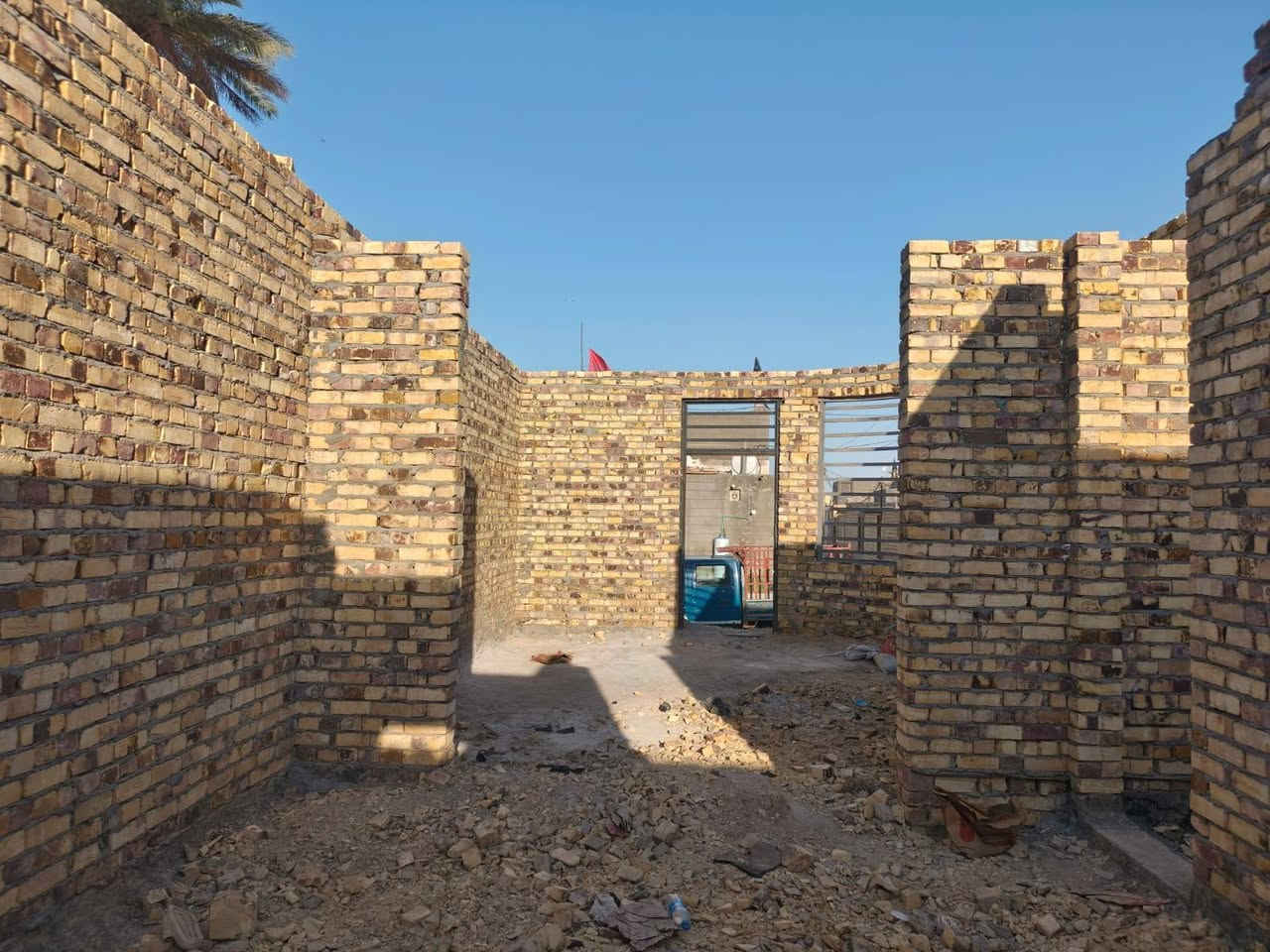 ال هيكل للبيع غرف عدد 3صالات عدد 2 مطابخ 2حار وبارد مساحه الهيكل 330 متر للبيع يرجى الاتصال ع رقم ***********@@لجميع
