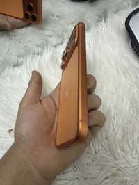 ايفون 17 برو ماكس شرق اوسط سيمكرت عدد الدورات 85 جديد جديد  حته الشاحن...