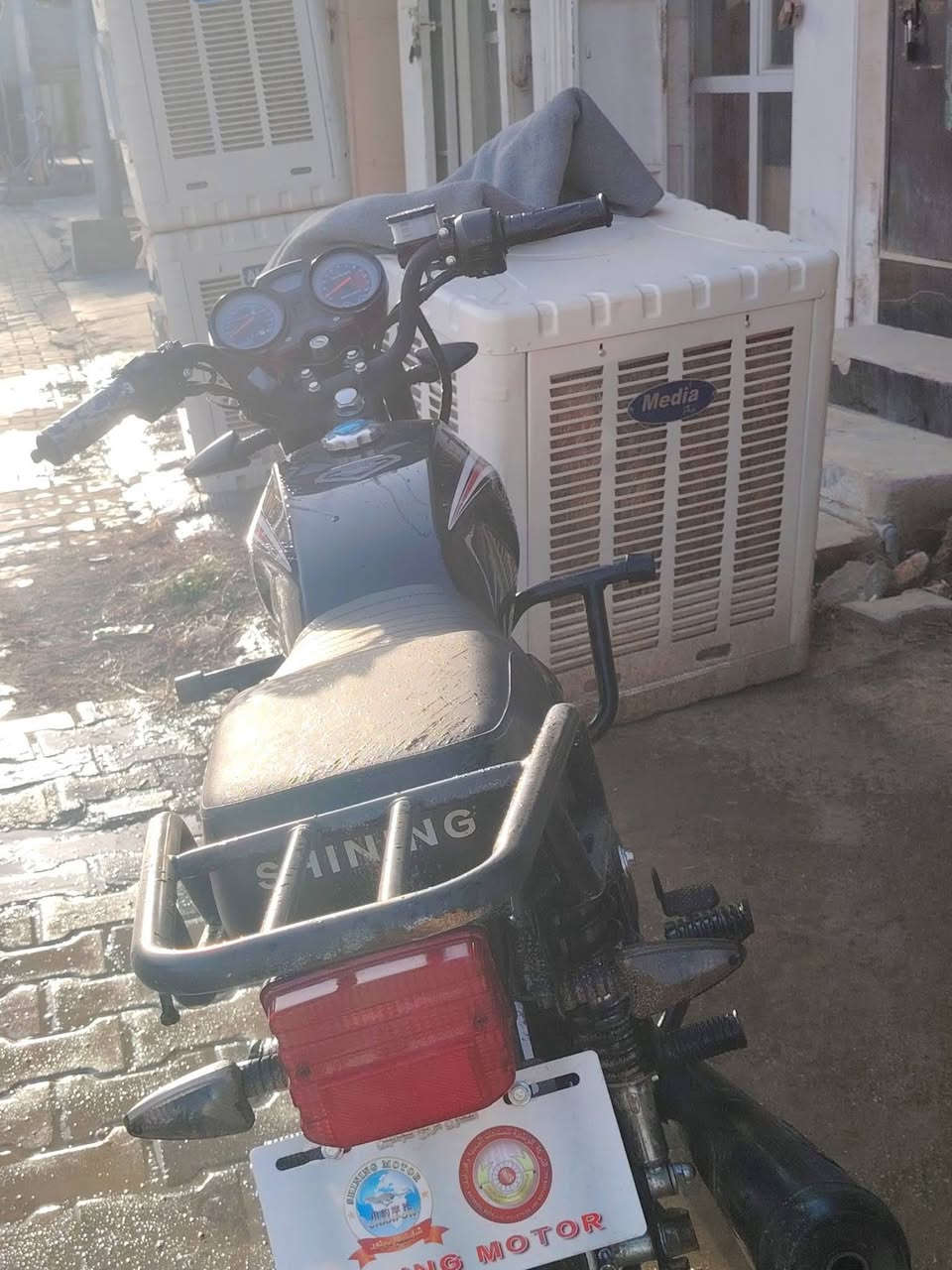 سلام عليكم دراجه شاينك موديل 23 بعدها  نضيفه مصار شهر من اشتريتها مكمركه وكامله اقصاط ما ابيع بس نقد سعرها 1350 مكاني بغداد الدوره قريب علا كليه دجله وهاذ رقمي #***********
