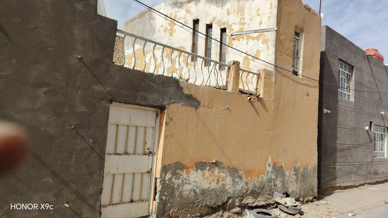 بيت للايجار مقابيل البريد غرفه ومطبخ وبراني وصحيات0781 533 3664
