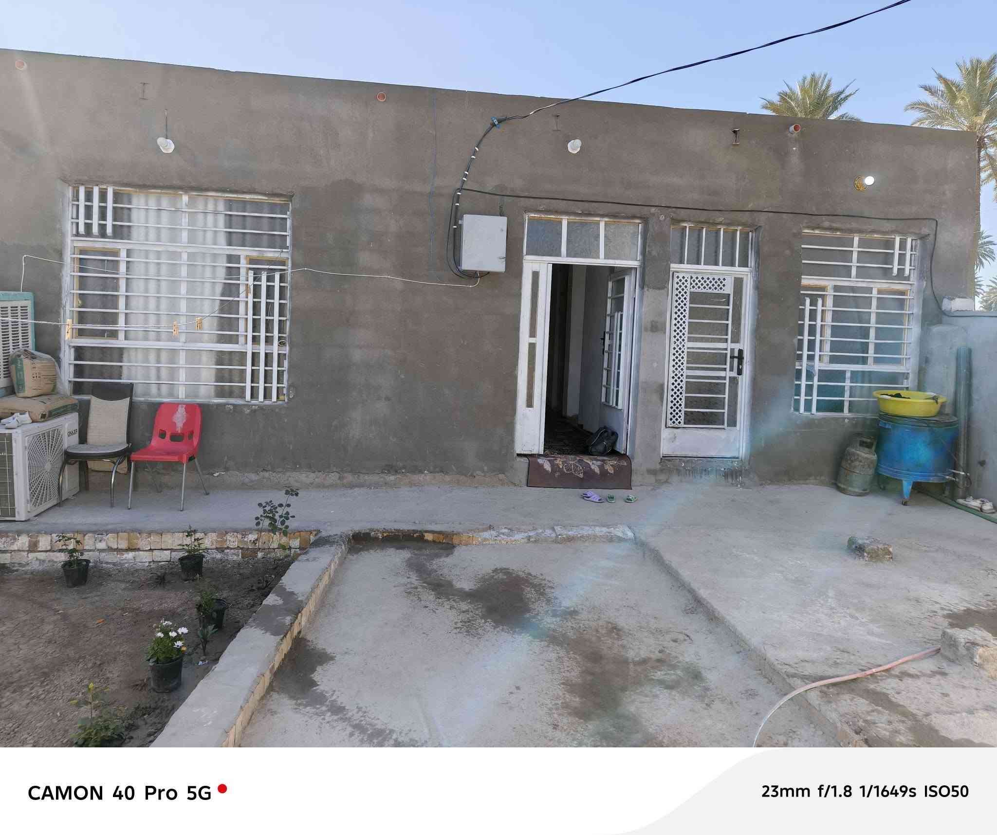 بيت للبيع مقابل الجامعة مجاور مجمع حجي حسين مساحه 200 متر سند 25 غرفتين ومطبخ وصاله حديقه جبيره  صحيات داخليه وخارجيه شغل درجه بناء طابوك وفرمستون السعر 35 
***********
