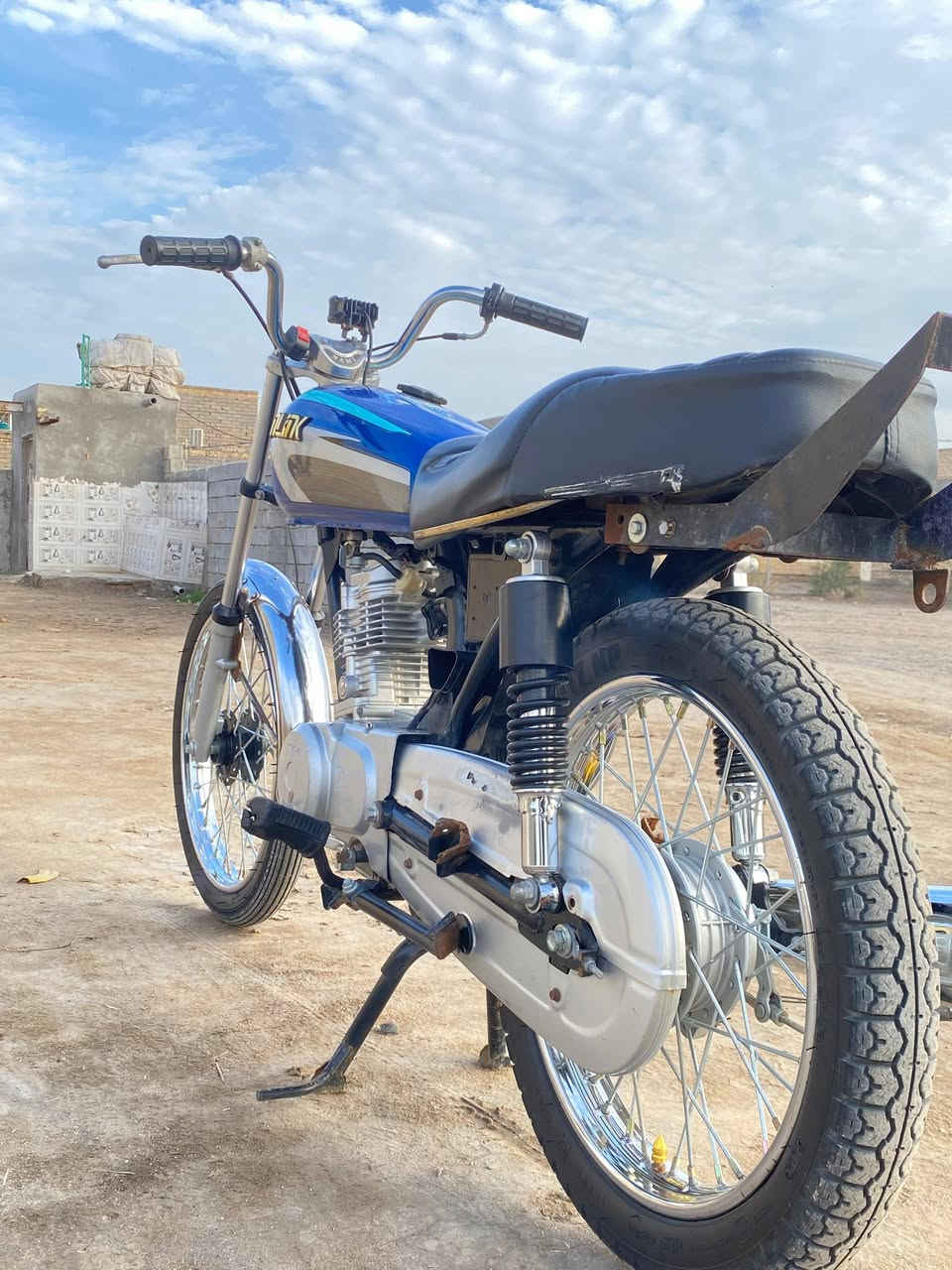 السلام عليكم
نامه شلامجه اصلي 
كلك كلك كلك 
دراجه حلوه ونضيفه حيل 
مفتوحه ولفات فقط
تعمير 24 جديد
شلعه ومعدل وفصله شرط
سعرها 550 وبيها مجال 
المو شراي لايراسل ويتعبني
***********
