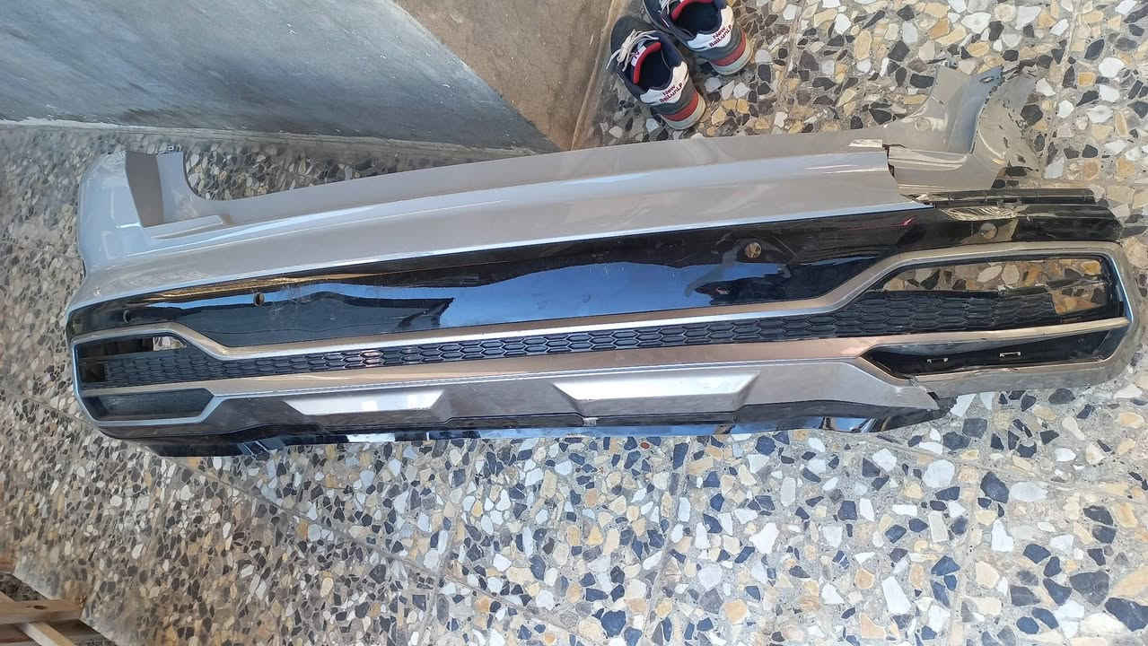 السلام عليكم عندي غراض مال سورنتو ومال توسان مال سوناته والنترا العنوان بغداد العبيدي الرقم ***********
