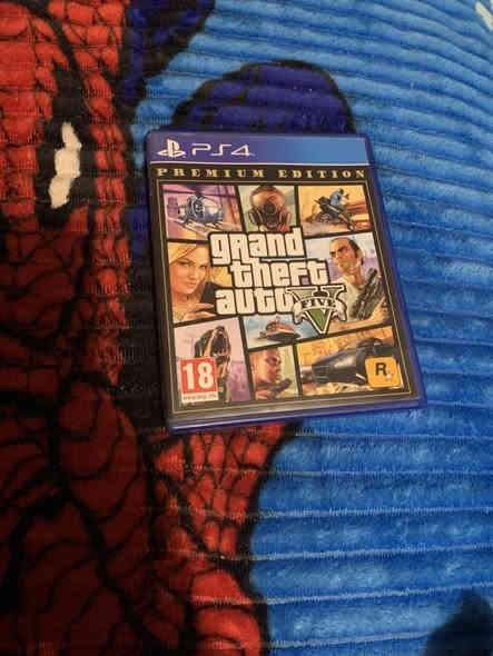 سلام عليكم 
بلي فور سلم كامل ملاحقات 
ويداد ثنين 
وقراص تلاثة 
GTA 5
THE LAST OF US
GALL OF DUTY
لبلي مشتري جديد 
لبلي 300الف وبي مجال
***********

