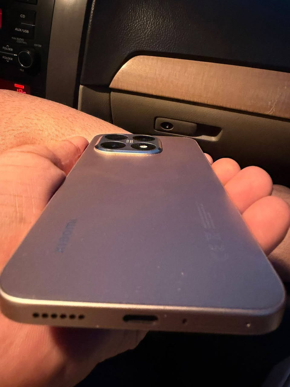 شاومي 15 تي ذاكرة 512 مستخدم بطارية 98 نظيف جداا لدرجة الجديد مكاني بغداد البلديات كامل ملحقات ***********
