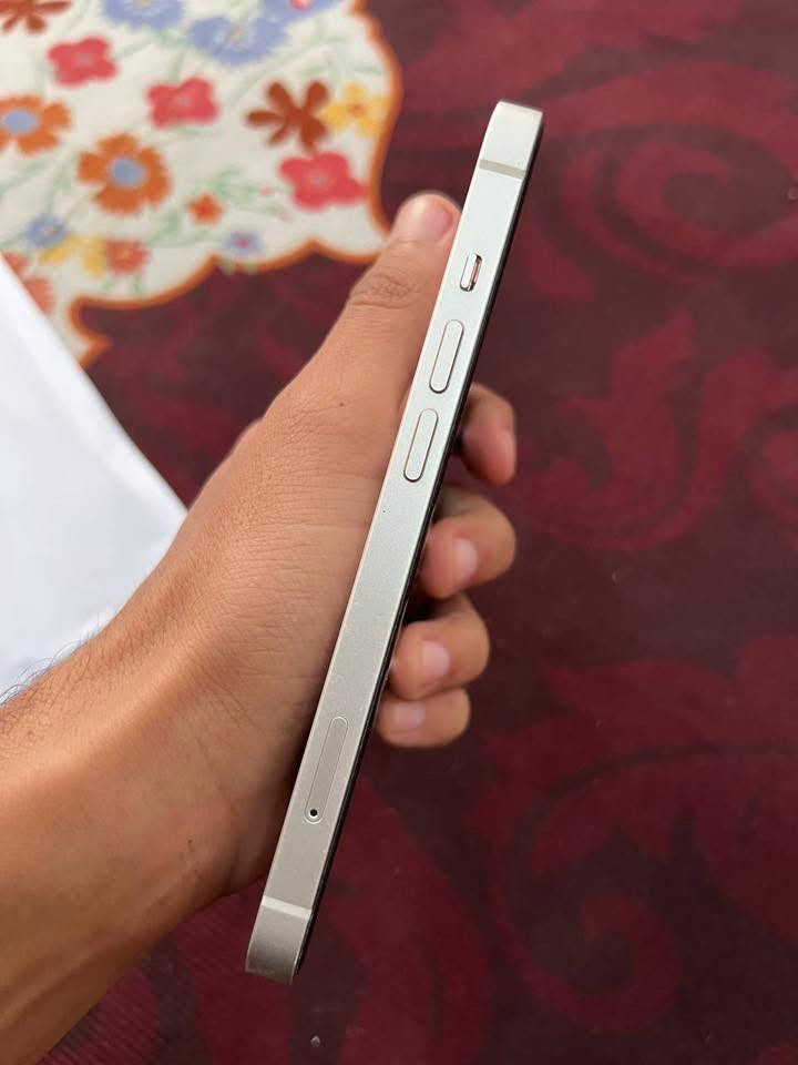 ‏للبيع 13 عادي بطارية 85 ذاكرة 128 السعر 150 للتواصل واتساب ***********
