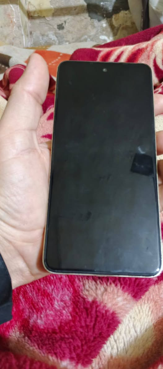 تكنو سبارك 20
مكفول زلغ مابي 
ذاكره 256
السعر 100 وبي مجال قليل
مكاني بغداد ***********
