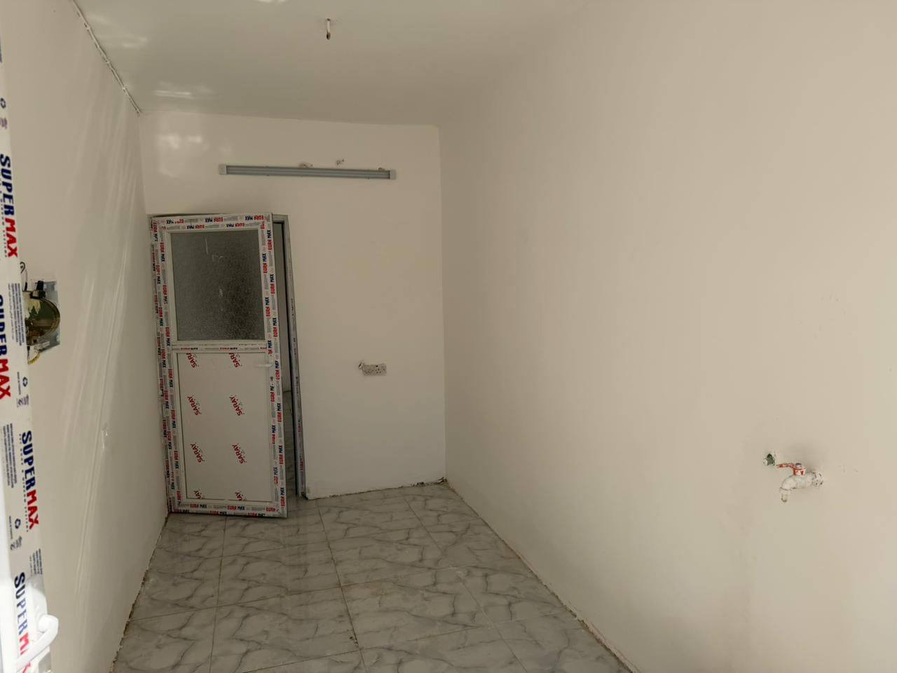 #اعلان مشتمل للبيع بحي رمضان 

المساحه ١٣٠متر

نوع العقار طابو صرف

الموقع قرب جامع كافيه

يحتوي ع غرفه وهول واستقبال ومطبخ وصحيات

ملاحظه المنطقه خدماته كامل من تبليط ومجاري والمي

للاستفسار خاص او اتصل ***********
