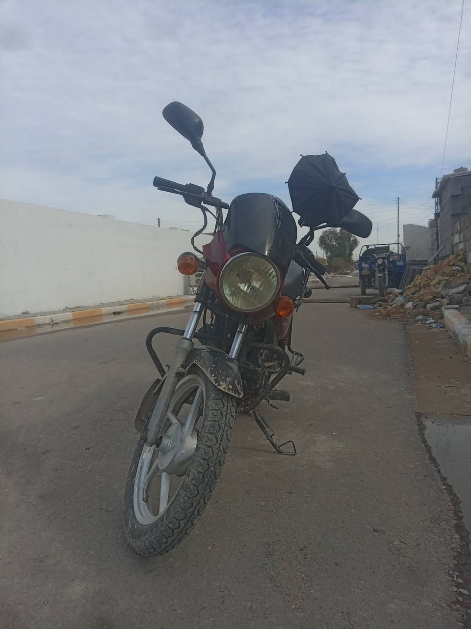 السلام عليكم دراجة بوكس مية وخمسين سيسي لدراجة بدون العنوان بغداد لستفسار عل اتصال ***********
