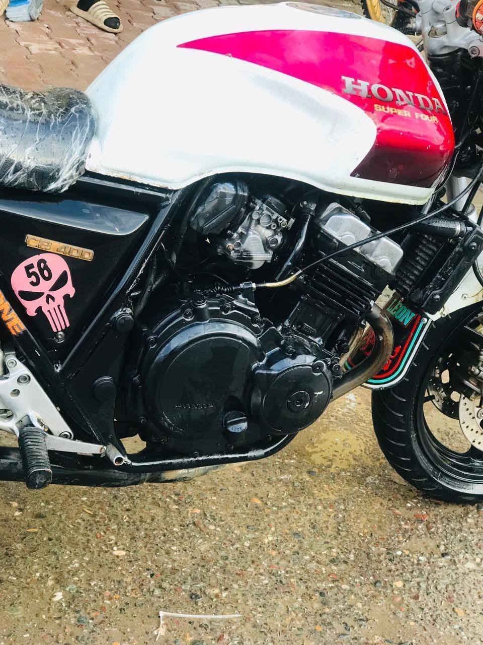 السلام عليكم بطح للبيعsb400 جيل اول محرك شرط صافي دمعه دراجه شرط شلعه و معدل والمحرك مفتوح كهربائيات كلها شغله تواير جدد المو شراي لا يتصل ‎0772 882 6353  السعر  مليون  وبي مجال
