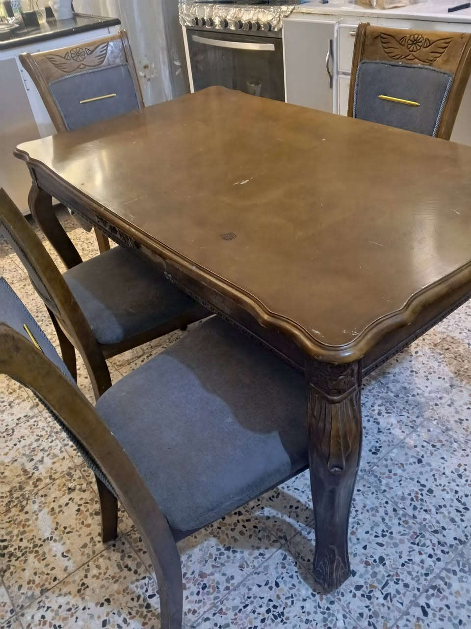 ميز طعام صاج واربع كراسي للبيع 
***********

