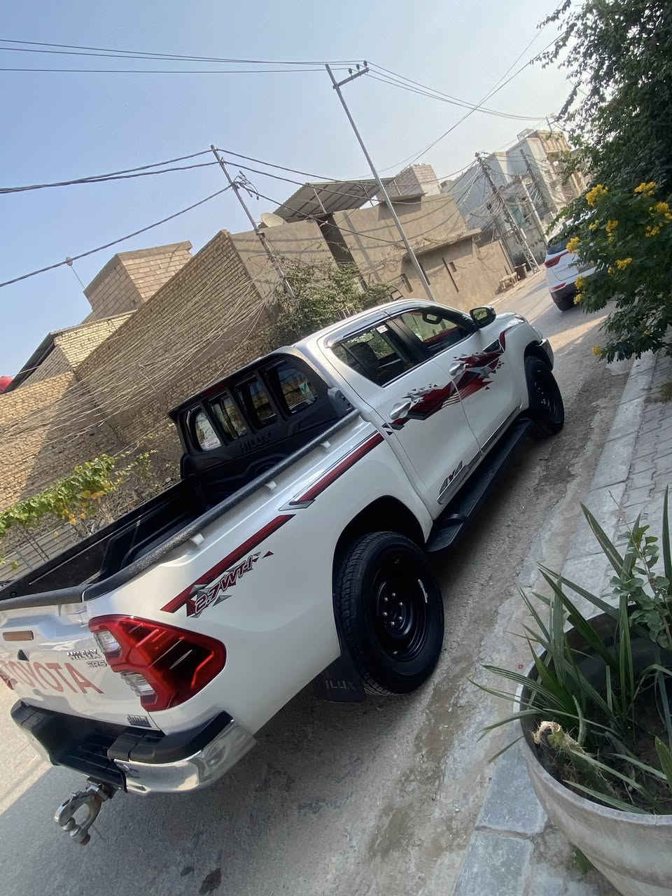 هايلوكس 2022 كير عادي ماشيه 130 تخم تاير جديد كبات اصلي موجود سونار مرفق بلمنشور السعر 245$ بيه مجال حك الجيه فقط
***********
