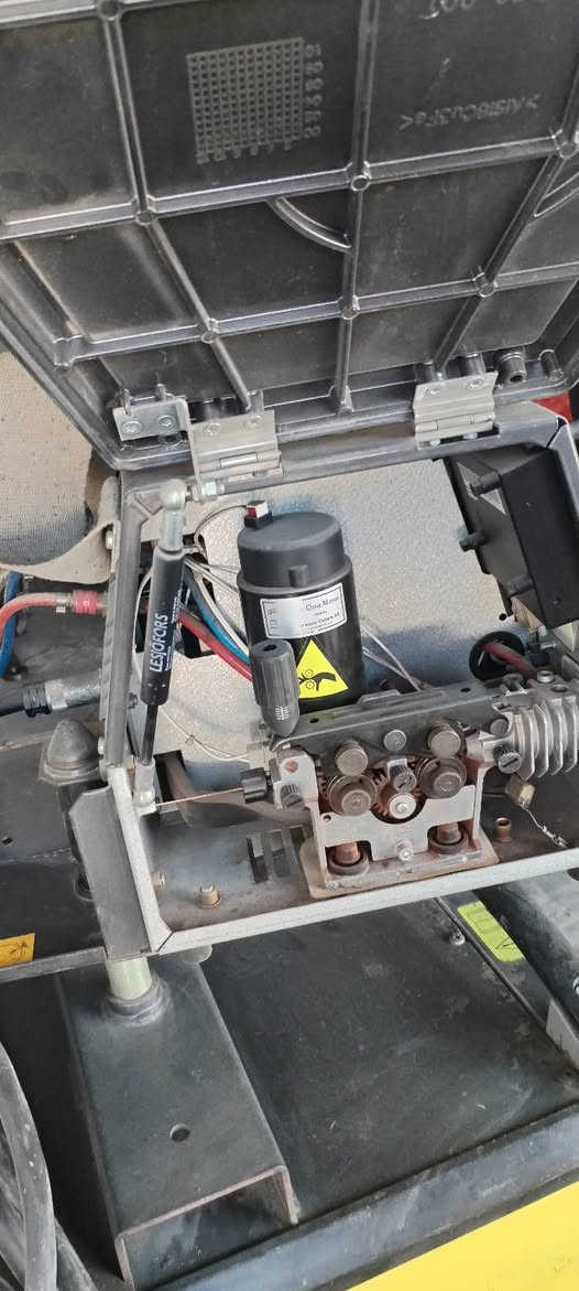 ماکنە لحیم میک ماتکە ایساب ارستو( دیجیتال) 400. سعر 1800 دولار. سلێمانی _ رانیە.  *********** او ***********.
