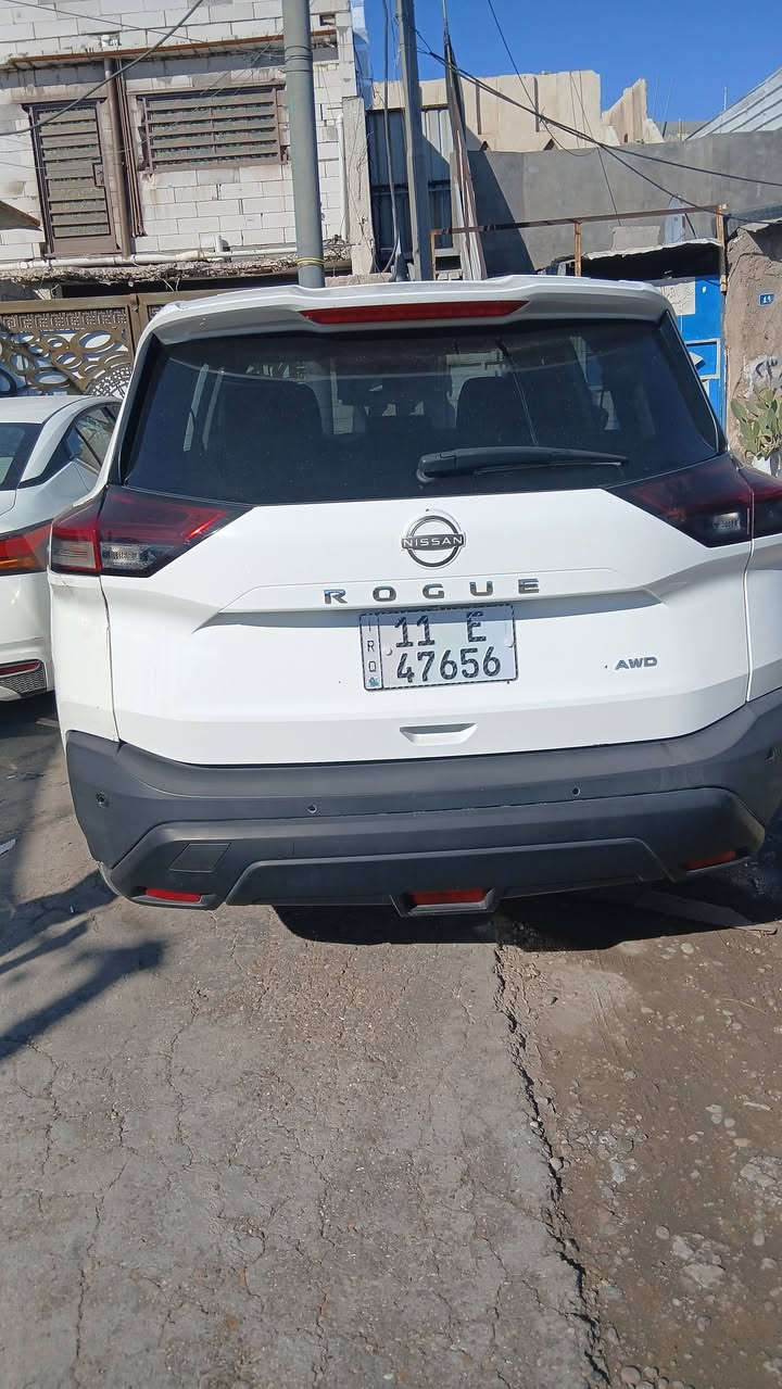 سلام عليكم
نيسان روج موديل ٢٢ 
للبيع نقد او قسط او دفعات 
***********
سكنة بغداد فقط 
ضرر خفيف قبق جنطة مبدل 
مواصفات s 
تحياتي
