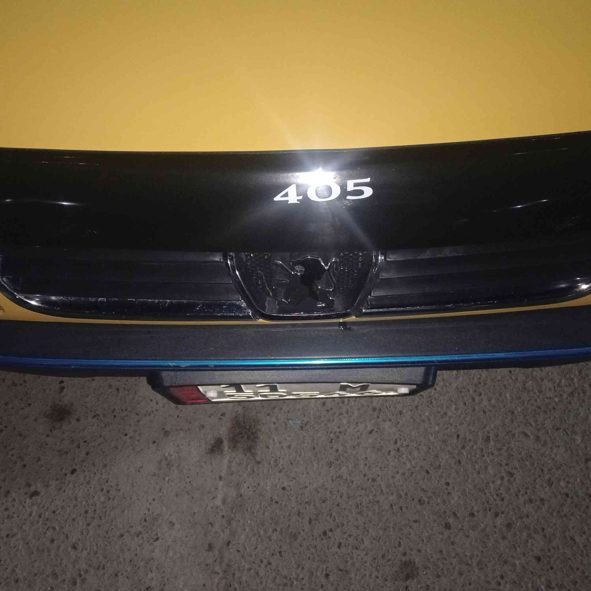 سلام عليكم من رخصة الادمن المحترم
بيجو لميس موديل 2016جديده بمعنه الكلمه استخدام شخصي 
حداديه 100/100 
تخم تاير جديد +تخم اوياله جديدميزانه اوبلنص اربع تايرات
شاشه 
لايت زنون عالي ناصي ابلوجكترات كله اصلي يعني نهاربليل
غرفه جديده 
كلج + كير جدد 
مكينه جديده
مصفره هيئه وغرامات
تحويل ثاني يوم 
دسكات+بنزات+افلنجات+راديترجديده مي زيتي امريكي 100/100جوينات جددقوايش تامكيس+داينمو+رولات تبريدثلج تتفئة 
السعر 50$بيه مجال قليل قليل اوامراوس حسب القناعة 
مكاني بغداد الدوره 
***********بي واتساب تحياتي للجميع @
