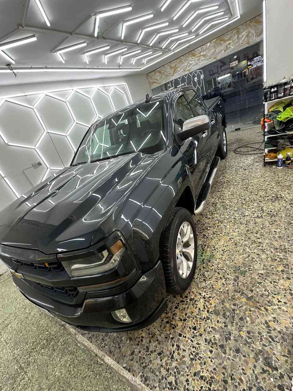 سلام عليكم سلفرادو موديل ١٩ رقم بغداد نكليزي بسمي سياره ماشيه ١٣٠ مكينه ٥٣٠٠ مكينه كير تخم تاير كهربائيات صدر نظيف خير من الله مصبوغه حزام كلير وسونر هم موجود رقم هاتف *********** السعر ١٧٥ واسف على لاطاله
