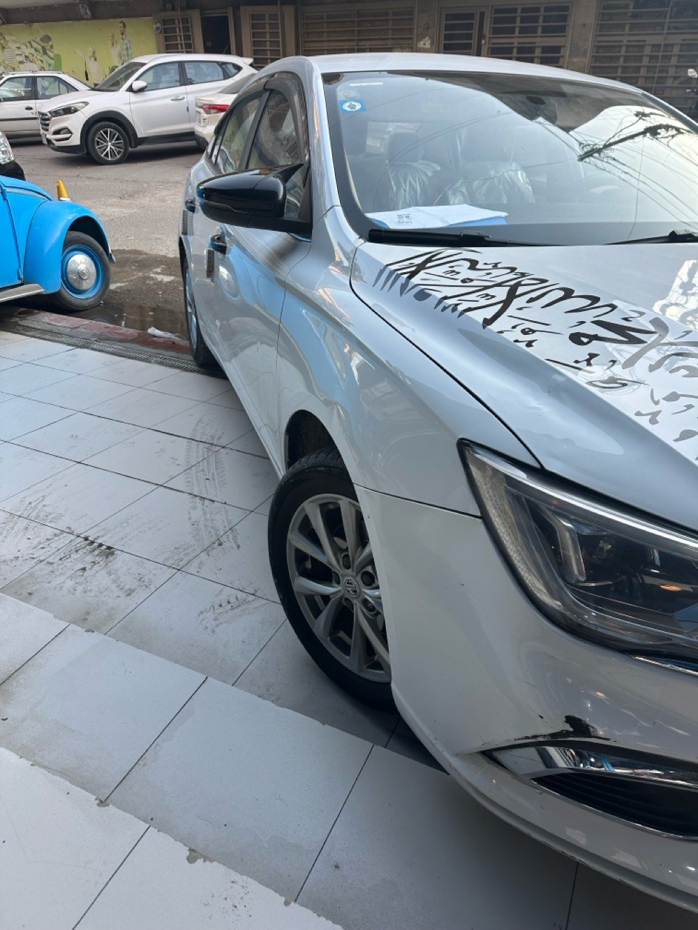 ام جي فايف / MG 5 للبيع
موديل 2023 ماشية 87 الف قابل للزيادة
رقم بغداد  الجديد / لون ابيض
بأسمي تحويل مباشر / محرك 1500 تنفس طبيعي  
السيارة خارج ضمان قبل شهرين طلعتها
وصولات الصيانة موجودة 
_________
السيارة فئة الكومفورت Comfortنوتبلي 
مواصفات السيارة 
بصمه تشغيل / لد نهاري + منضومة زنون / حساسات خلفية / شاشة اصلية
كامرة خلفية / تحكم استيرن / اشاير بالمري / تبريد شاشة 
بصمتين بيها / نضام ايكو اقتصادي / كروز مثبت سرعة 
حساس اطارات / كيج حماوة / داخل بيجي واسود 
4 ويل كب / كار بلي Car play واتو اندرويد
 حدادية كاملة جديدة مبدلها بلكات اصلية اذان محرك جديدة 
بيها  ملاحظات رصعات بصندوك والدوسة جهة اليمين بيها طعجه وبحافة البنيد شوي
مكان السيارة بغداد الامين الثانية
للاستفسار 
***********واتساب واتصال